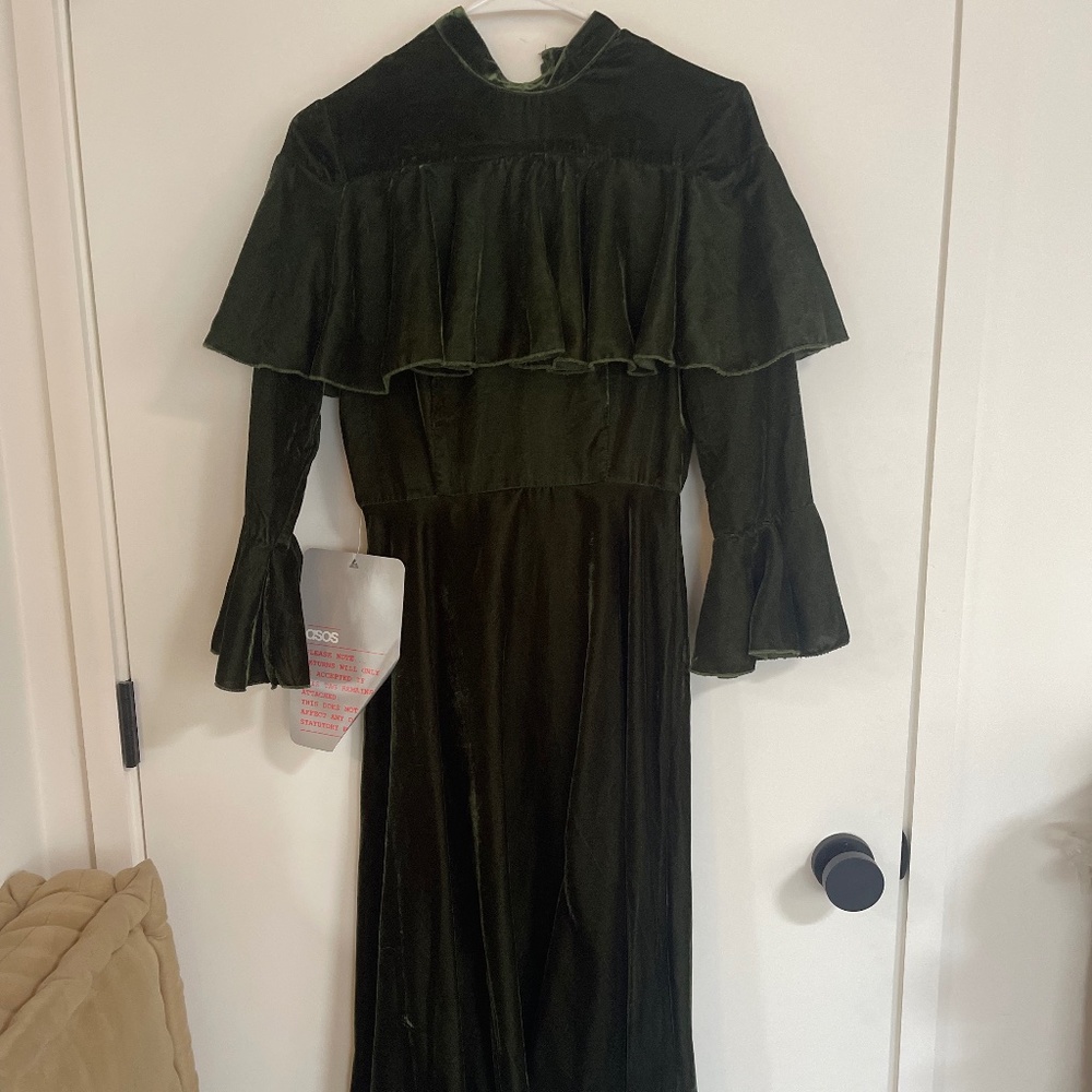 ASOS Trumpet Sleeve Velvet Midi Dress Green - Picture 4 of 10